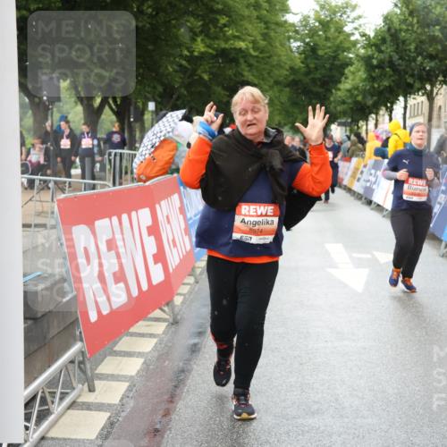 14.06.2026 - REWE Women's Run Strokosch-Dieckow http://msf.ph/oto/9772026 14.06.2026 11:10:13 Ziel 5145, 5375, 5533, 5937, 5938, 5974, 5996 meine-sportfotos.de