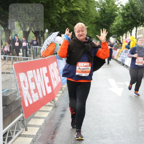 14.06.2026 - REWE Women's Run Strokosch-Dieckow http://msf.ph/oto/9772034 14.06.2026 11:10:13 Ziel 5145, 5375, 5533, 5937, 5938, 5974, 5996 meine-sportfotos.de