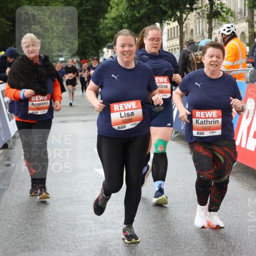 14.06.2026 - REWE Women's Run Strokosch-Dieckow http://msf.ph/oto/9772050 14.06.2026 11:10:11 Ziel 5060, 5061, 5063, 5145, 5246, 5375, 5472, 5533, 5559, 5855, 5937, 5938, 5974, 5996 meine-sportfotos.de