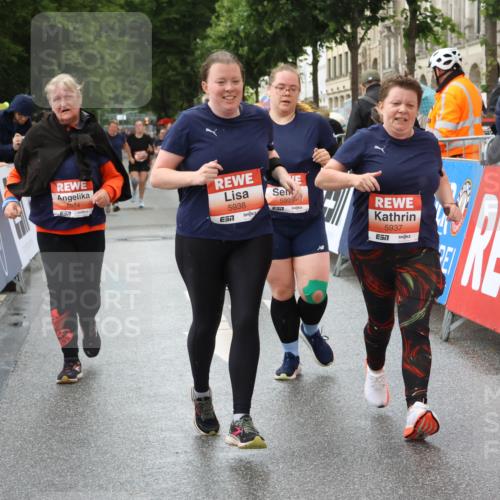 14.06.2026 - REWE Women's Run Strokosch-Dieckow http://msf.ph/oto/9772072 14.06.2026 11:10:11 Ziel 5060, 5061, 5063, 5145, 5246, 5375, 5472, 5533, 5559, 5855, 5937, 5938, 5974, 5996 meine-sportfotos.de