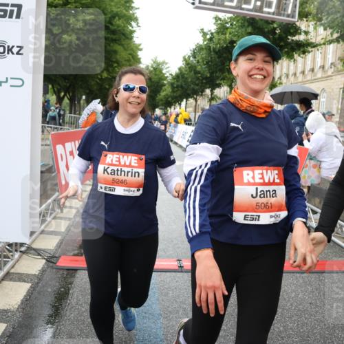 14.06.2026 - REWE Women's Run Strokosch-Dieckow http://msf.ph/oto/9772078 14.06.2026 11:10:05 Ziel 5060, 5061, 5063, 5145, 5197, 5246, 5472, 5533, 5559, 5770, 5855, 5902, 5926 meine-sportfotos.de
