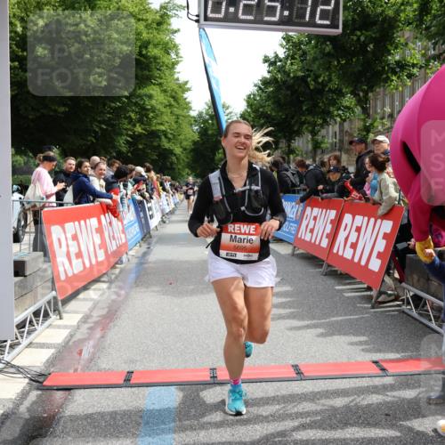 14.06.2026 - REWE Women's Run Strokosch-Dieckow http://msf.ph/oto/9772086 14.06.2026 10:55:41 Ziel 5287, 5308, 5695, 6069 meine-sportfotos.de