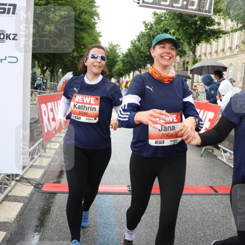 14.06.2026 - REWE Women's Run Strokosch-Dieckow http://msf.ph/oto/9772092 14.06.2026 11:10:05 Ziel 5060, 5061, 5063, 5145, 5197, 5246, 5472, 5533, 5559, 5770, 5855, 5902, 5926 meine-sportfotos.de