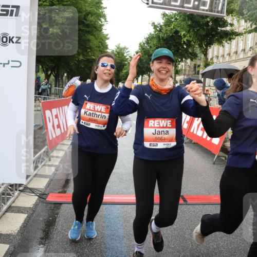 14.06.2026 - REWE Women's Run Strokosch-Dieckow http://msf.ph/oto/9772106 14.06.2026 11:10:05 Ziel 5060, 5061, 5063, 5145, 5197, 5246, 5472, 5533, 5559, 5770, 5855, 5902, 5926 meine-sportfotos.de