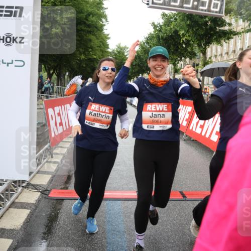 14.06.2026 - REWE Women's Run Strokosch-Dieckow http://msf.ph/oto/9772115 14.06.2026 11:10:05 Ziel 5060, 5061, 5063, 5145, 5197, 5246, 5472, 5533, 5559, 5770, 5855, 5902, 5926 meine-sportfotos.de