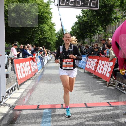 14.06.2026 - REWE Women's Run Strokosch-Dieckow http://msf.ph/oto/9772124 14.06.2026 10:55:41 Ziel 5287, 5308, 5695, 6069 meine-sportfotos.de