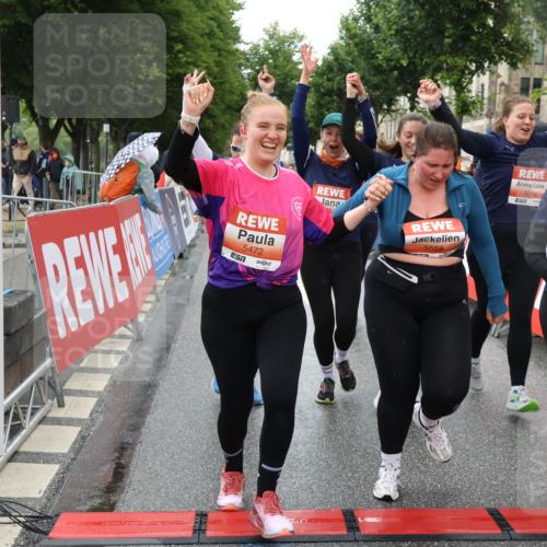 14.06.2026 - REWE Women's Run Strokosch-Dieckow http://msf.ph/oto/9772137 14.06.2026 11:10:04 Ziel 5060, 5061, 5063, 5145, 5197, 5246, 5472, 5533, 5559, 5770, 5855, 5902, 5926 meine-sportfotos.de