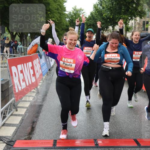 14.06.2026 - REWE Women's Run Strokosch-Dieckow http://msf.ph/oto/9772152 14.06.2026 11:10:03 Ziel 5060, 5061, 5063, 5145, 5197, 5246, 5472, 5533, 5559, 5770, 5855, 5902, 5926 meine-sportfotos.de