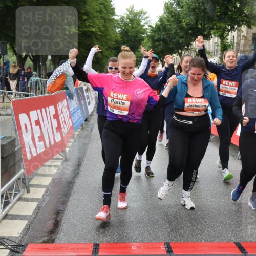 14.06.2026 - REWE Women's Run Strokosch-Dieckow http://msf.ph/oto/9772177 14.06.2026 11:10:03 Ziel 5060, 5061, 5063, 5145, 5197, 5246, 5472, 5533, 5559, 5770, 5855, 5902, 5926 meine-sportfotos.de