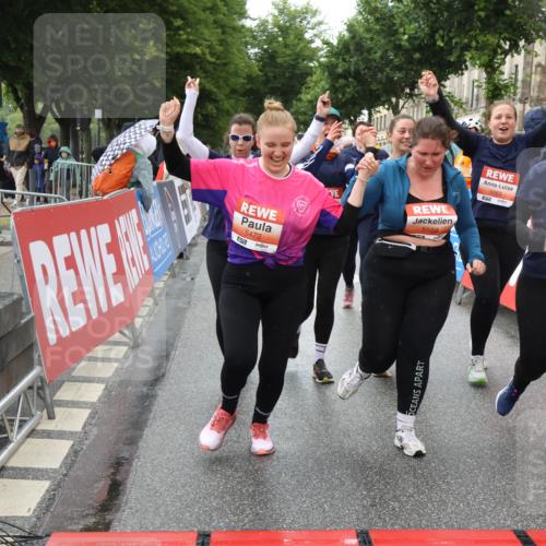 14.06.2026 - REWE Women's Run Strokosch-Dieckow http://msf.ph/oto/9772184 14.06.2026 11:10:03 Ziel 5060, 5061, 5063, 5145, 5197, 5246, 5472, 5533, 5559, 5770, 5855, 5902, 5926 meine-sportfotos.de