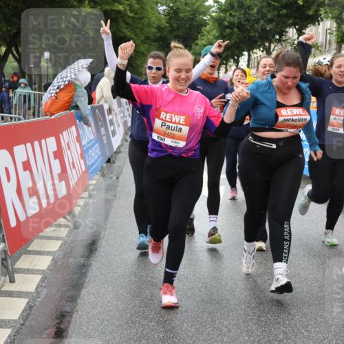 14.06.2026 - REWE Women's Run Strokosch-Dieckow http://msf.ph/oto/9772200 14.06.2026 11:10:03 Ziel 5060, 5061, 5063, 5145, 5197, 5246, 5472, 5533, 5559, 5770, 5855, 5902, 5926 meine-sportfotos.de