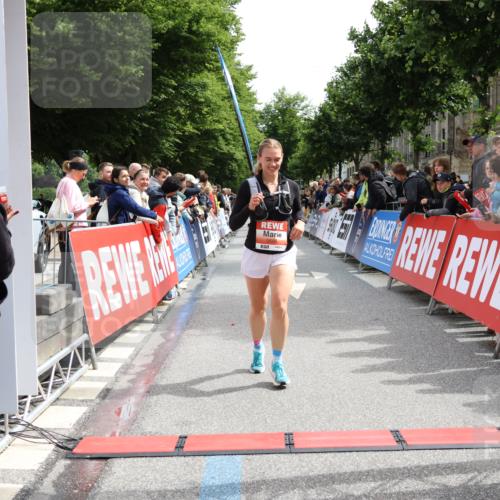 14.06.2026 - REWE Women's Run Strokosch-Dieckow http://msf.ph/oto/9772210 14.06.2026 10:55:40 Ziel 5287, 5308, 5695, 5702, 6069 meine-sportfotos.de