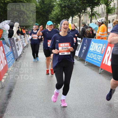 14.06.2026 - REWE Women's Run Strokosch-Dieckow http://msf.ph/oto/9772254 14.06.2026 11:10:00 Ziel 5060, 5061, 5063, 5197, 5246, 5278, 5465, 5472, 5559, 5770, 5855, 5902, 5926 meine-sportfotos.de