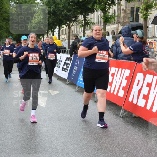 14.06.2026 - REWE Women's Run Strokosch-Dieckow http://msf.ph/oto/9772269 14.06.2026 11:09:59 Ziel 5197, 5278, 5465, 5472, 5770, 5902, 5926 meine-sportfotos.de