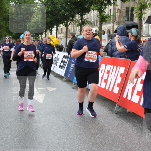 14.06.2026 - REWE Women's Run Strokosch-Dieckow http://msf.ph/oto/9772286 14.06.2026 11:09:59 Ziel 5197, 5278, 5465, 5472, 5770, 5902, 5926 meine-sportfotos.de