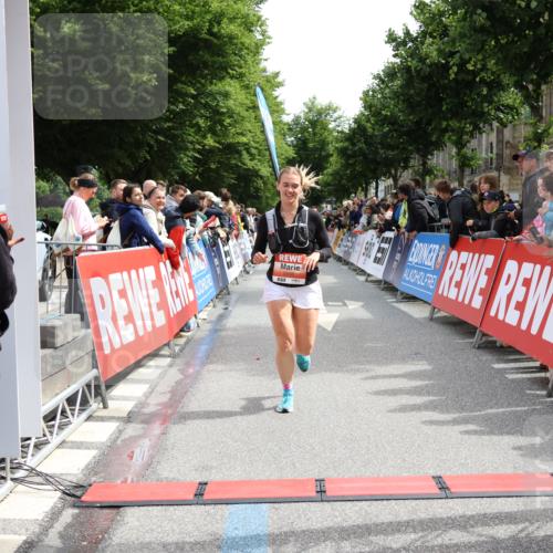 14.06.2026 - REWE Women's Run Strokosch-Dieckow http://msf.ph/oto/9772305 14.06.2026 10:55:40 Ziel 5287, 5308, 5695, 5702, 6069 meine-sportfotos.de