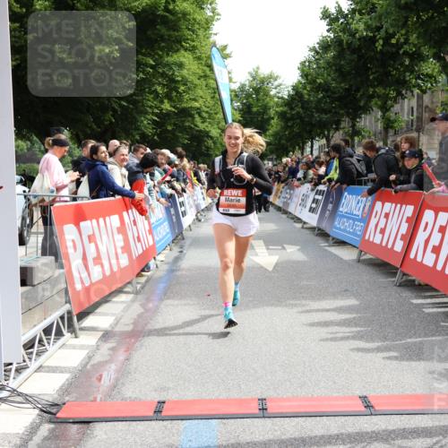 14.06.2026 - REWE Women's Run Strokosch-Dieckow http://msf.ph/oto/9772340 14.06.2026 10:55:40 Ziel 5287, 5308, 5695, 5702, 6069 meine-sportfotos.de