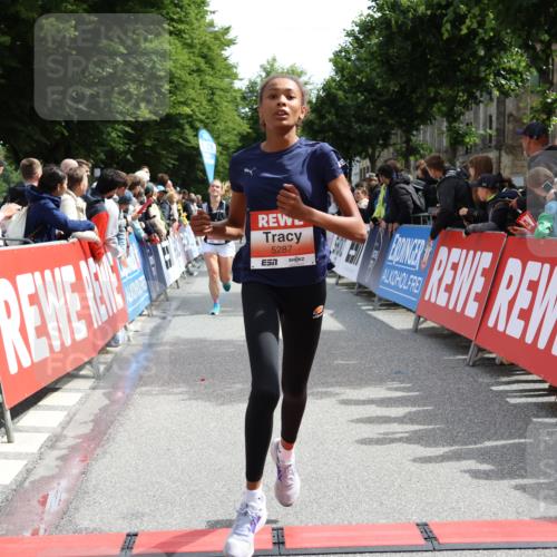 14.06.2026 - REWE Women's Run Strokosch-Dieckow http://msf.ph/oto/9772358 14.06.2026 10:55:38 Ziel 5287, 5308, 5695, 5702 meine-sportfotos.de