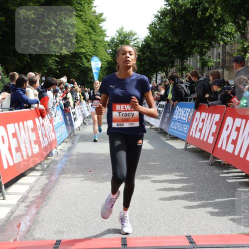 14.06.2026 - REWE Women's Run Strokosch-Dieckow http://msf.ph/oto/9772375 14.06.2026 10:55:38 Ziel 5287, 5308, 5695, 5702 meine-sportfotos.de