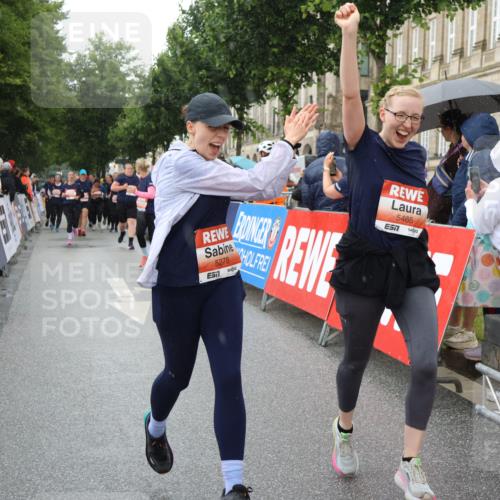 14.06.2026 - REWE Women's Run Strokosch-Dieckow http://msf.ph/oto/9772384 14.06.2026 11:09:54 Ziel 5278, 5465 meine-sportfotos.de