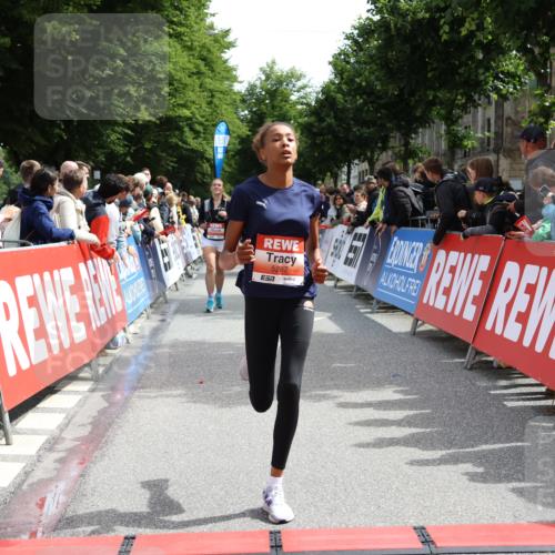 14.06.2026 - REWE Women's Run Strokosch-Dieckow http://msf.ph/oto/9772411 14.06.2026 10:55:38 Ziel 5287, 5308, 5695, 5702 meine-sportfotos.de
