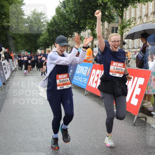 14.06.2026 - REWE Women's Run Strokosch-Dieckow http://msf.ph/oto/9772423 14.06.2026 11:09:54 Ziel 5278, 5465 meine-sportfotos.de