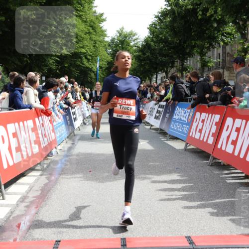 14.06.2026 - REWE Women's Run Strokosch-Dieckow http://msf.ph/oto/9772430 14.06.2026 10:55:38 Ziel 5287, 5308, 5695, 5702 meine-sportfotos.de