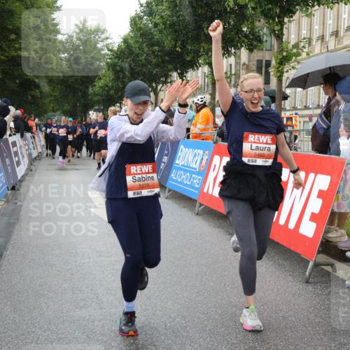 14.06.2026 - REWE Women's Run Strokosch-Dieckow http://msf.ph/oto/9772438 14.06.2026 11:09:54 Ziel 5278, 5465 meine-sportfotos.de