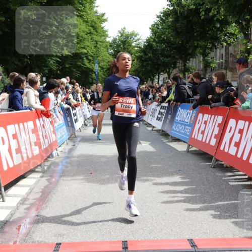 14.06.2026 - REWE Women's Run Strokosch-Dieckow http://msf.ph/oto/9772448 14.06.2026 10:55:38 Ziel 5287, 5308, 5695, 5702 meine-sportfotos.de