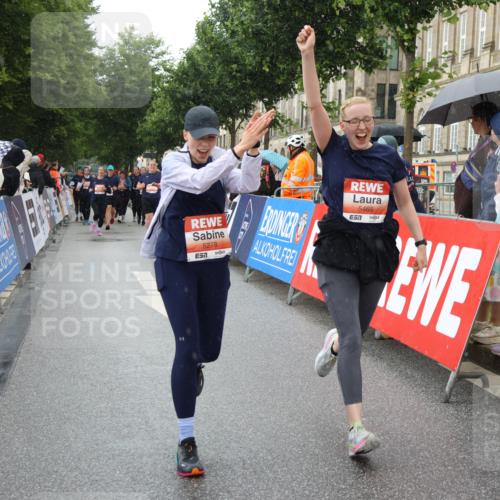14.06.2026 - REWE Women's Run Strokosch-Dieckow http://msf.ph/oto/9772458 14.06.2026 11:09:54 Ziel 5278, 5465 meine-sportfotos.de