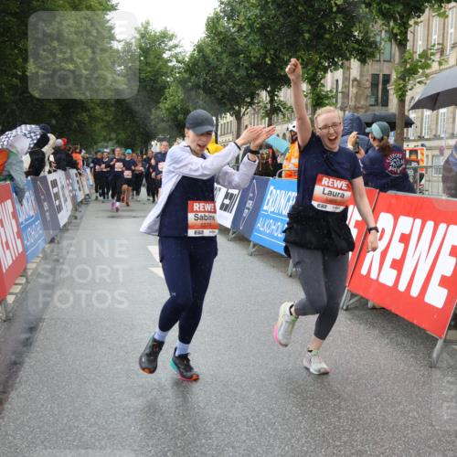 14.06.2026 - REWE Women's Run Strokosch-Dieckow http://msf.ph/oto/9772518 14.06.2026 11:09:53 Ziel 5278, 5465 meine-sportfotos.de