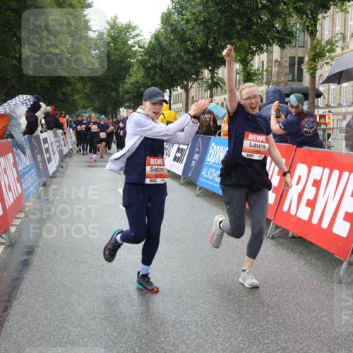 14.06.2026 - REWE Women's Run Strokosch-Dieckow http://msf.ph/oto/9772536 14.06.2026 11:09:53 Ziel 5278, 5465 meine-sportfotos.de