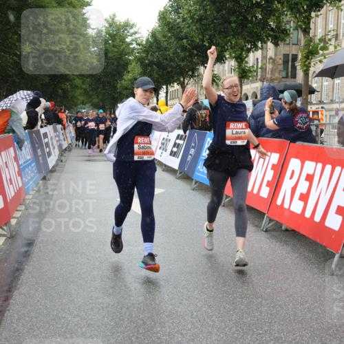 14.06.2026 - REWE Women's Run Strokosch-Dieckow http://msf.ph/oto/9772576 14.06.2026 11:09:53 Ziel 5278, 5465 meine-sportfotos.de