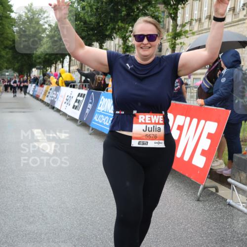 14.06.2026 - REWE Women's Run Strokosch-Dieckow http://msf.ph/oto/9772613 14.06.2026 11:09:40 Ziel 5406, 5549, 5576, 5761, 5762, 5854, 5981, 5987 meine-sportfotos.de