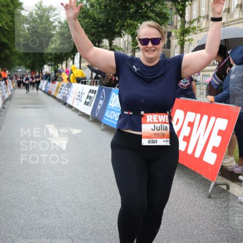 14.06.2026 - REWE Women's Run Strokosch-Dieckow http://msf.ph/oto/9772627 14.06.2026 11:09:40 Ziel 5406, 5549, 5576, 5761, 5762, 5854, 5981, 5987 meine-sportfotos.de