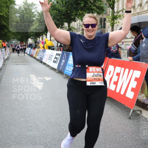 14.06.2026 - REWE Women's Run Strokosch-Dieckow http://msf.ph/oto/9772645 14.06.2026 11:09:40 Ziel 5406, 5549, 5576, 5761, 5762, 5854, 5981, 5987 meine-sportfotos.de