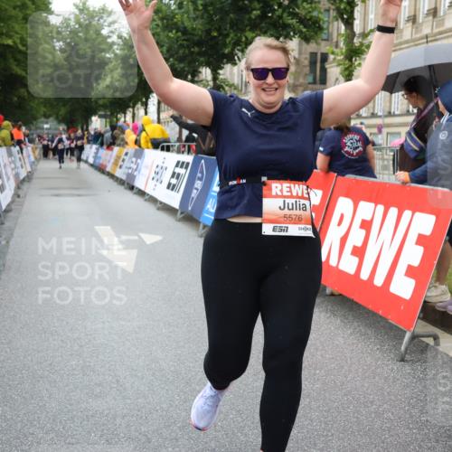 14.06.2026 - REWE Women's Run Strokosch-Dieckow http://msf.ph/oto/9772661 14.06.2026 11:09:40 Ziel 5406, 5549, 5576, 5761, 5762, 5854, 5981, 5987 meine-sportfotos.de
