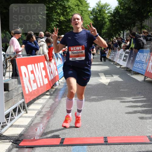 14.06.2026 - REWE Women's Run Strokosch-Dieckow http://msf.ph/oto/9772674 14.06.2026 10:55:32 Ziel 5308, 5702 meine-sportfotos.de