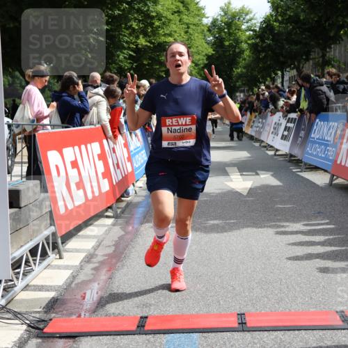 14.06.2026 - REWE Women's Run Strokosch-Dieckow http://msf.ph/oto/9772692 14.06.2026 10:55:32 Ziel 5308, 5702 meine-sportfotos.de