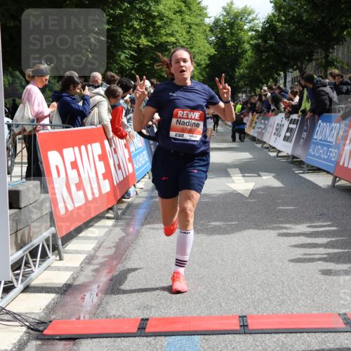 14.06.2026 - REWE Women's Run Strokosch-Dieckow http://msf.ph/oto/9772700 14.06.2026 10:55:32 Ziel 5308, 5702 meine-sportfotos.de
