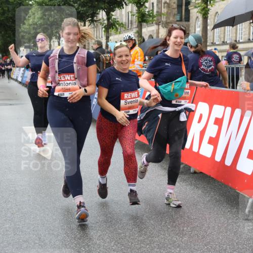 14.06.2026 - REWE Women's Run Strokosch-Dieckow http://msf.ph/oto/9772732 14.06.2026 11:09:37 Ziel 5406, 5549, 5576, 5761, 5762, 5836, 5854, 5968, 5981, 5987 meine-sportfotos.de