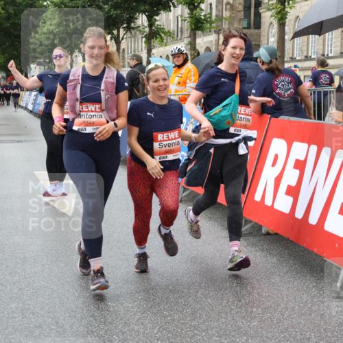 14.06.2026 - REWE Women's Run Strokosch-Dieckow http://msf.ph/oto/9772743 14.06.2026 11:09:37 Ziel 5406, 5549, 5576, 5761, 5762, 5836, 5854, 5968, 5981, 5987 meine-sportfotos.de
