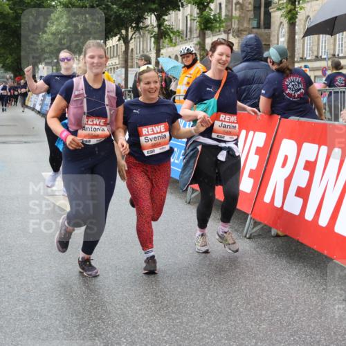 14.06.2026 - REWE Women's Run Strokosch-Dieckow http://msf.ph/oto/9772765 14.06.2026 11:09:37 Ziel 5406, 5549, 5576, 5761, 5762, 5836, 5854, 5968, 5981, 5987 meine-sportfotos.de