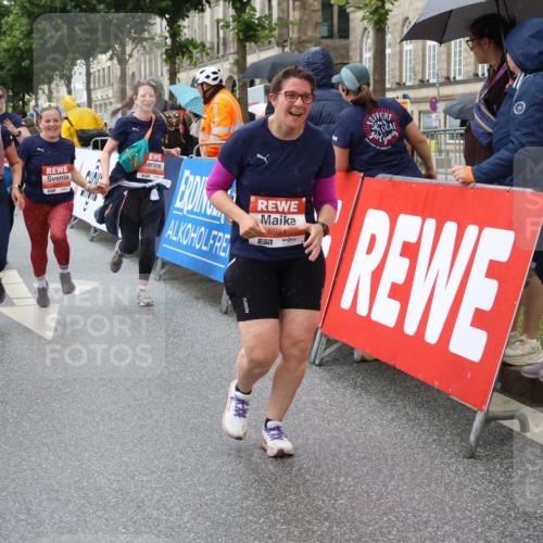 14.06.2026 - REWE Women's Run Strokosch-Dieckow http://msf.ph/oto/9772798 14.06.2026 11:09:36 Ziel 5279, 5406, 5549, 5576, 5761, 5762, 5836, 5854, 5968, 5981, 5987 meine-sportfotos.de