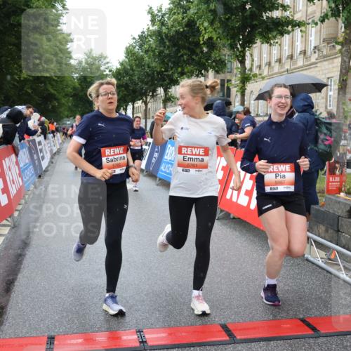 14.06.2026 - REWE Women's Run Strokosch-Dieckow http://msf.ph/oto/9772852 14.06.2026 11:09:34 Ziel 5259, 5279, 5406, 5549, 5761, 5762, 5836, 5854, 5968, 5981, 5987 meine-sportfotos.de