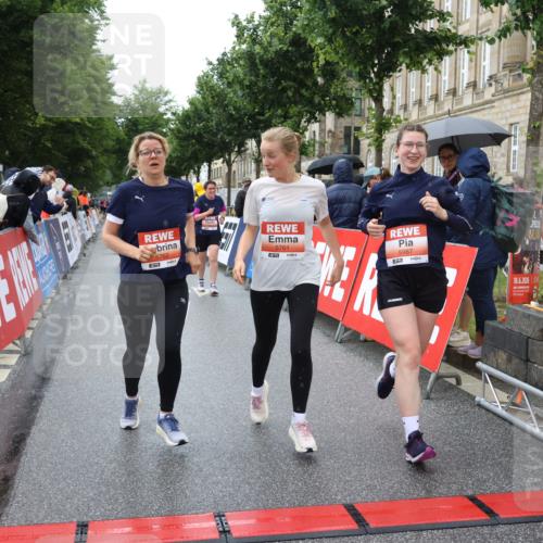 14.06.2026 - REWE Women's Run Strokosch-Dieckow http://msf.ph/oto/9772874 14.06.2026 11:09:34 Ziel 5259, 5279, 5406, 5549, 5761, 5762, 5836, 5854, 5968, 5981, 5987 meine-sportfotos.de