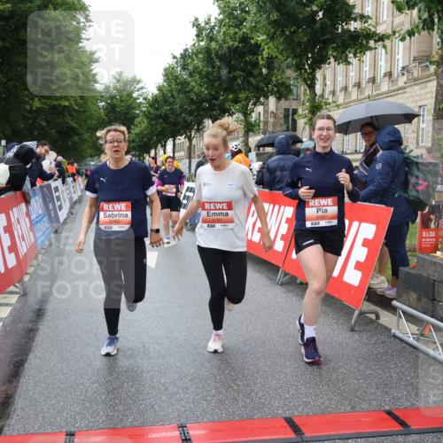 14.06.2026 - REWE Women's Run Strokosch-Dieckow http://msf.ph/oto/9772897 14.06.2026 11:09:33 Ziel 5259, 5279, 5681, 5761, 5762, 5836, 5927, 5968, 5981, 5987 meine-sportfotos.de