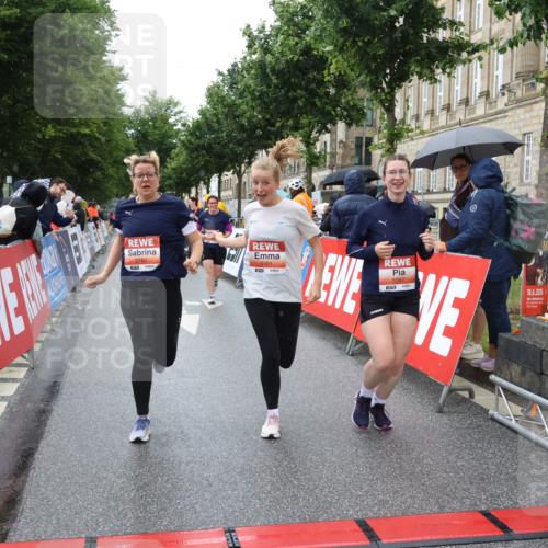 14.06.2026 - REWE Women's Run Strokosch-Dieckow http://msf.ph/oto/9772909 14.06.2026 11:09:33 Ziel 5259, 5279, 5681, 5761, 5762, 5836, 5927, 5968, 5981, 5987 meine-sportfotos.de