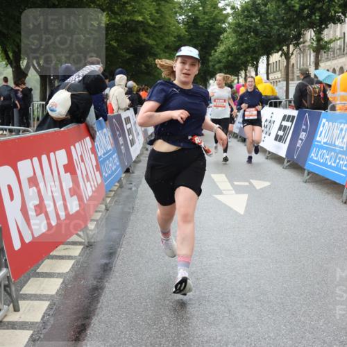 14.06.2026 - REWE Women's Run Strokosch-Dieckow http://msf.ph/oto/9772930 14.06.2026 11:09:30 Ziel 5259, 5279, 5681, 5761, 5762, 5836, 5927, 5968, 5987 meine-sportfotos.de