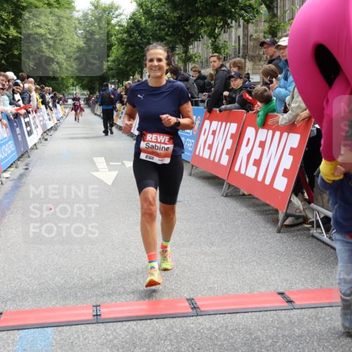 14.06.2026 - REWE Women's Run Strokosch-Dieckow http://msf.ph/oto/9772936 14.06.2026 10:55:06 Ziel 5096 meine-sportfotos.de